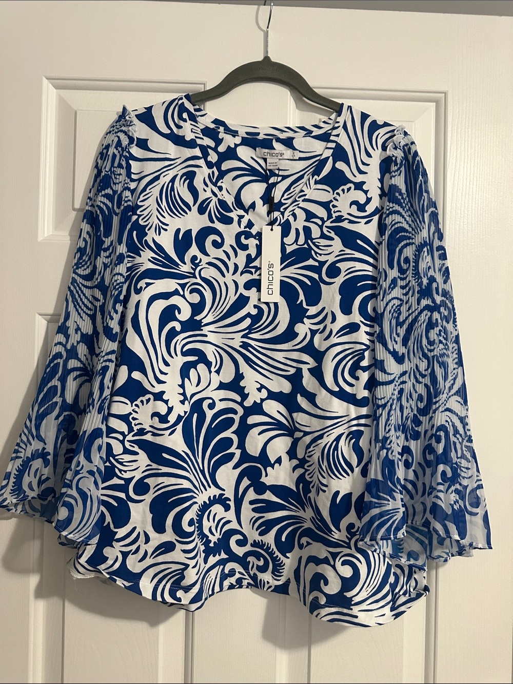 NWT Chico's Royal Blue and White Scroll Print V-Neck Blouse size L (Chicos 2).